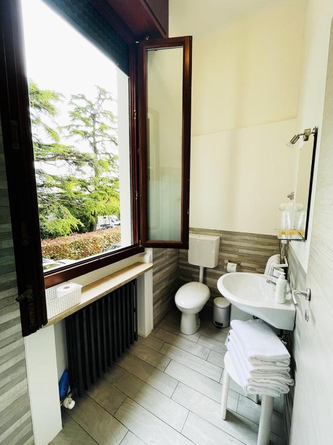 Casa Giulietta Hotel Desenzano del Garda Bagian luar foto